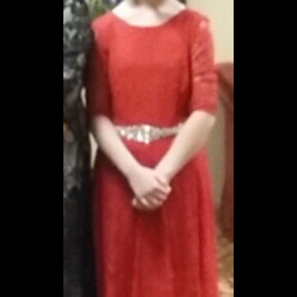 Beautiful red lace knee length dress - Picture 7 of 8
